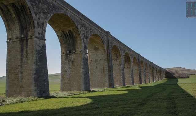 Spinazzola, maestoso e dimenticato:  l'ottocentesco "Ponte dei 21 archi"